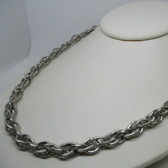 Heavy Textured Large Link Necklace Silver Tone Metal Rolo Large Link Chain - Picture 4 of 8